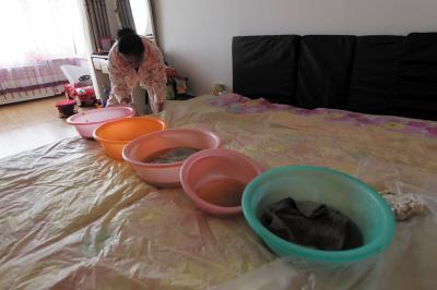 吕梁楼上漏水，住户失联，小区没物管，业主维权难！律师来支招……